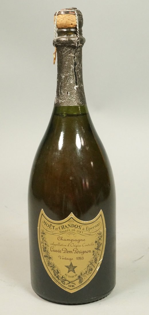 Vintage 1983 DOM PERIGNON Moet et Chandon Champa: Vintage 1983 DOM PERIGNON Moet et Chandon Champagne Bottle. 750ML-- Dimensions: --- US Shipping charge: $35