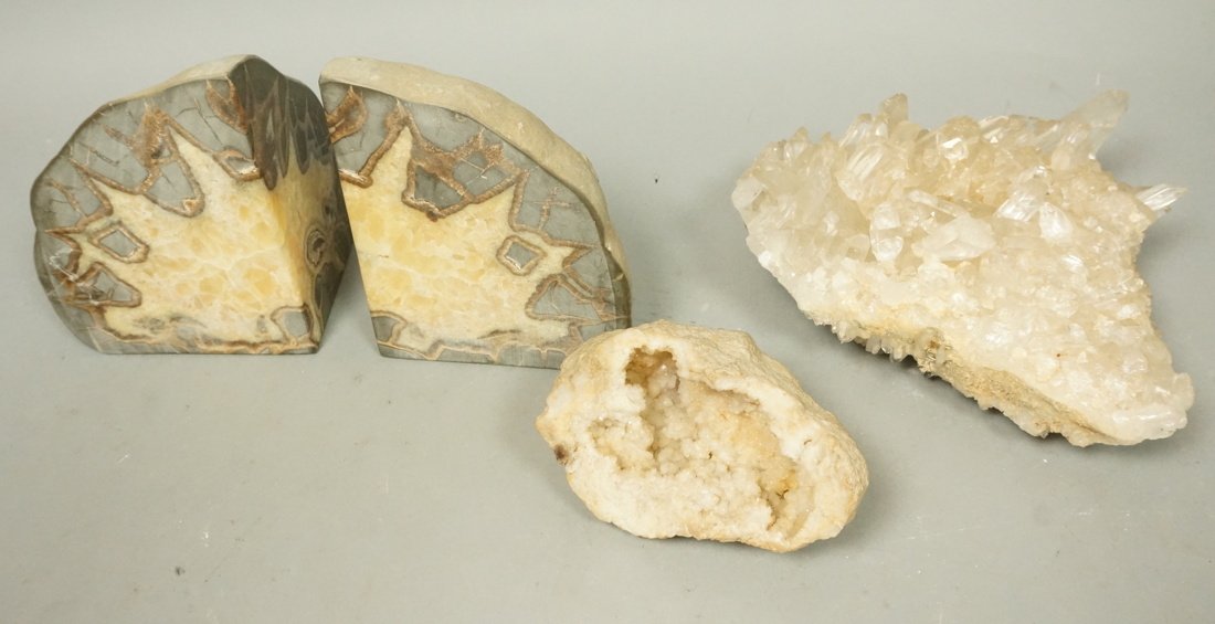 4pc Crystal Mineral Specimen Lot. Pr Geode Booken: 4pc Crystal Mineral Specimen Lot. Pr Geode Bookends. Crystal Specimen. Little geode.-- Dimensions: H: 6.25 inches: W: 5 inches: D: 4 inches --- US Shipping charge: $50