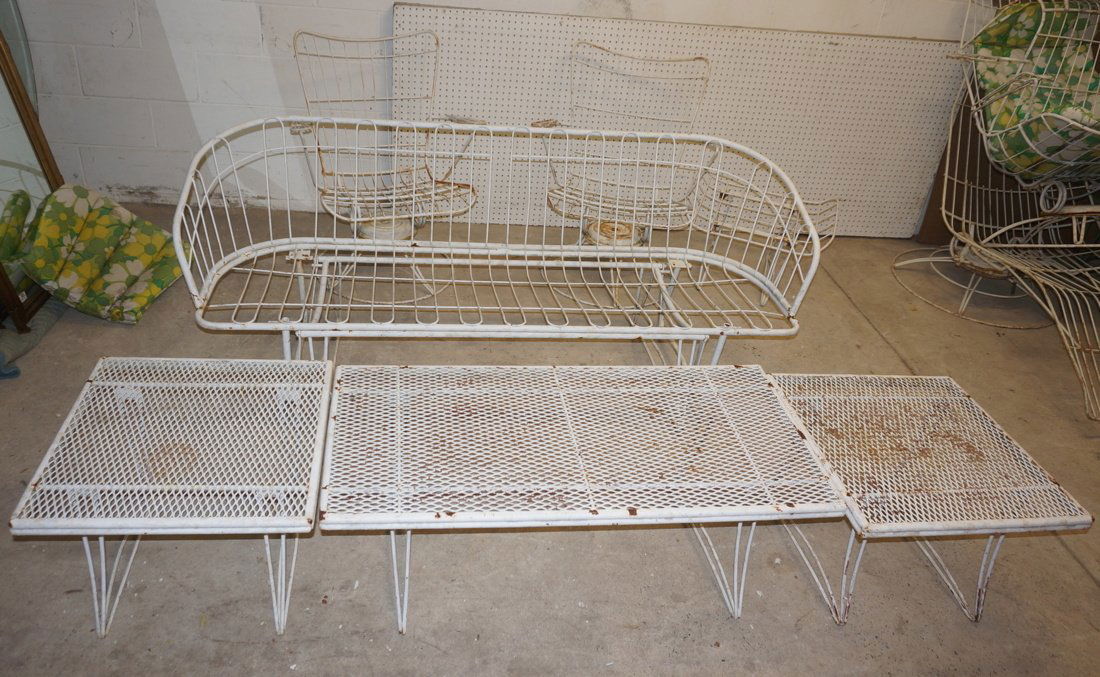 6 pcs of White Iron Outdoor furniture. No Cushion (1 of 7)