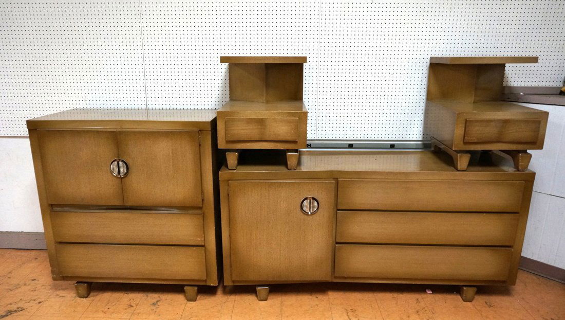 4pc Modernist Bedroom Set. Decorative Metal Pulls (1 of 10)