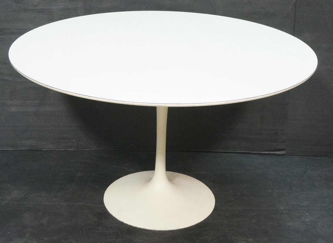 Knoll Eero Saarinen Tulip Dining Table. (1 of 9)