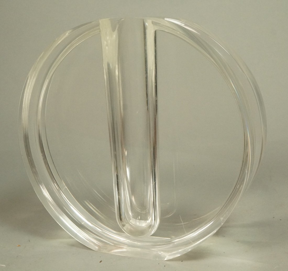 70's Modern Lucite Acrylic Vase. Circle form. (1 of 6)