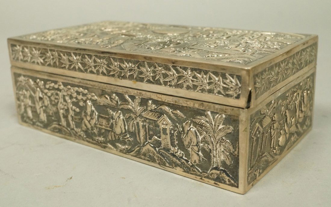 Antique Asian Silver hinged lidded Box. Relief de (1 of 7)