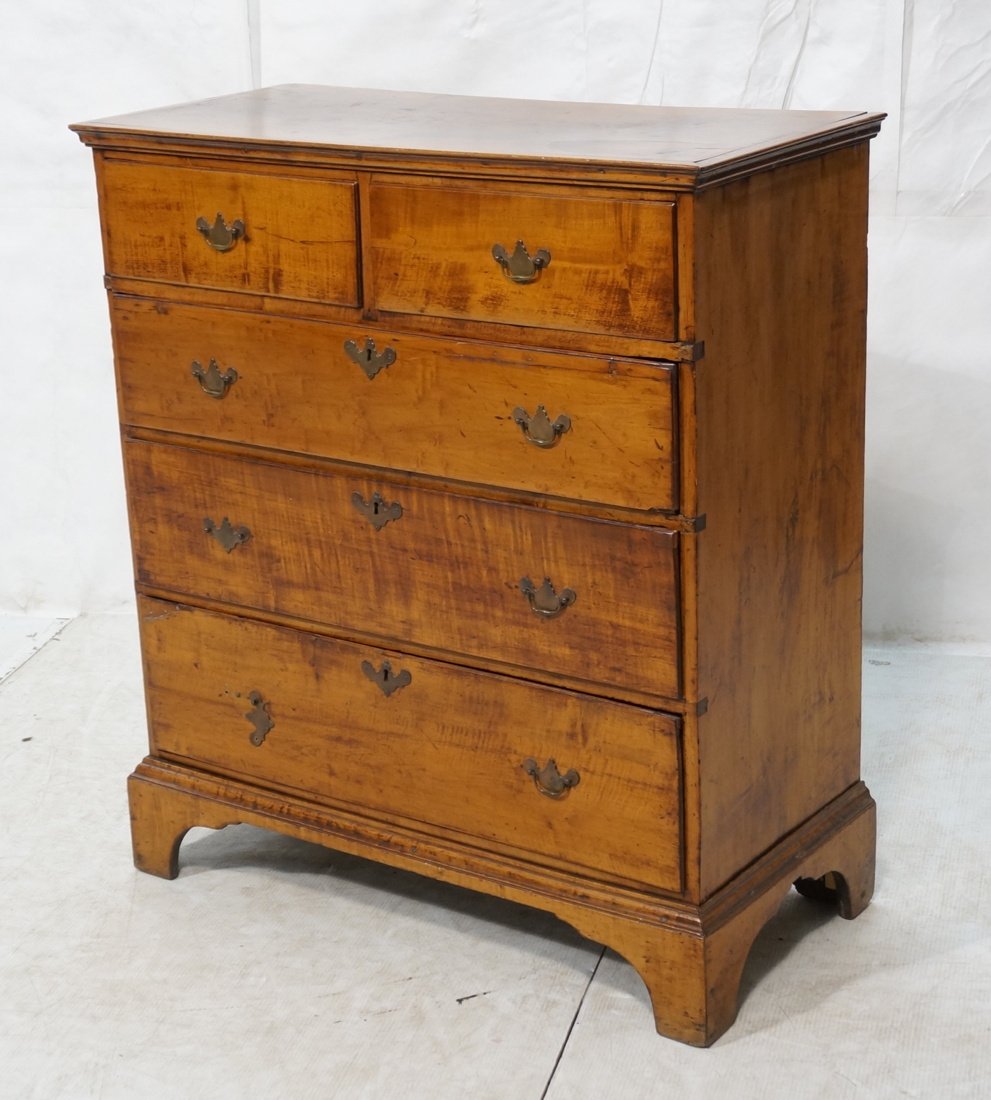 Antique Maple Chest of Drawers. (1 of 8)