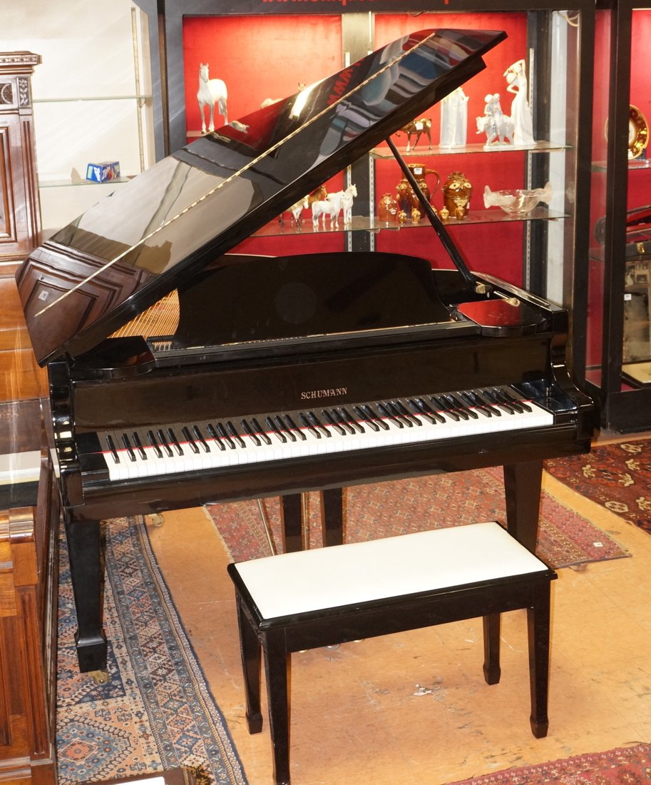 SCHUMANN G-80A Baby Grand Piano Black Lacquer. Se: SCHUMANN G-80A Baby Grand Piano Black Lacquer. Serial # 842862. Approx 5'1"in length.-- Dimensions: ---