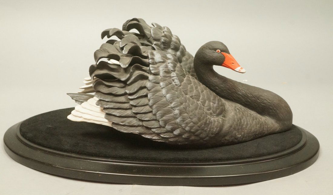 FRANKLIN MINT Porcelain Black Swan Figure Sculptu (1 of 6)