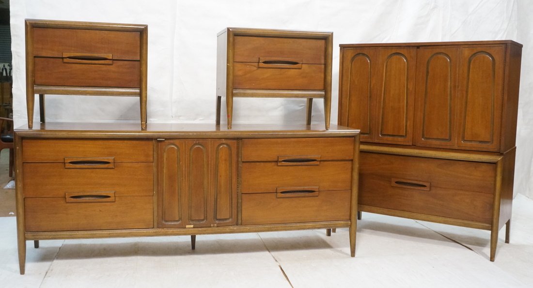 4pc American Modern Walnut Bedroom set. Pr Two Dr (1 of 10)