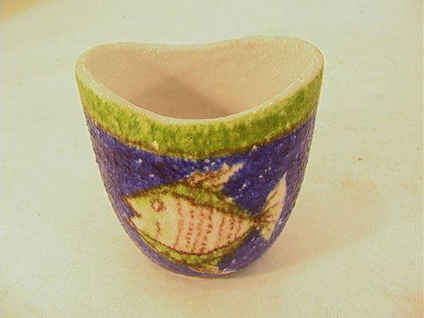 RAYMOR ITALY Fish Vase. GAMBONE Style. Fish Image: RAYMOR ITALY Fish Vase. GAMBONE Style. Fish Image on Colorful Lava Style Glaze. Marked As Shown Dimensions: H: 3.5 inches: W: 4 inches Condition: Excellent condition US Shipping charge: $24
