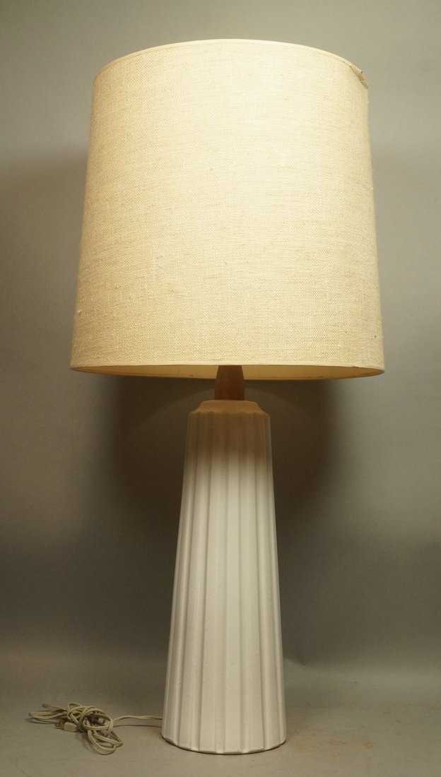 MARTZ Pottery Table Lamp. Fluted Column in whitis (1 of 6)