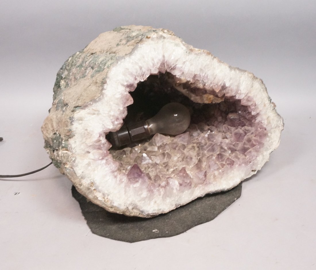 Large AMETHYST Crystal Specimen Geode. Lights. (1 of 8)