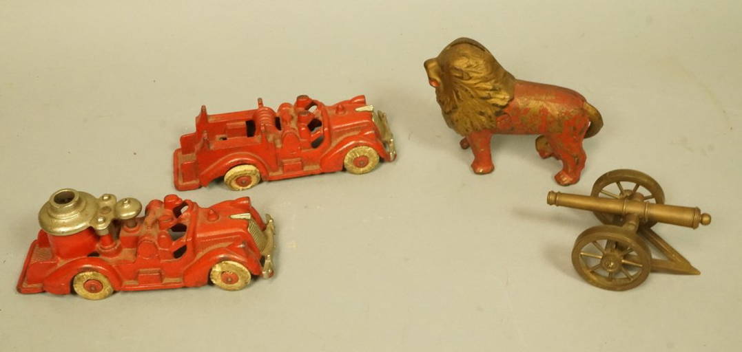4pc Antique Iron Toy Lot. Two Red Iron Fire Truck
