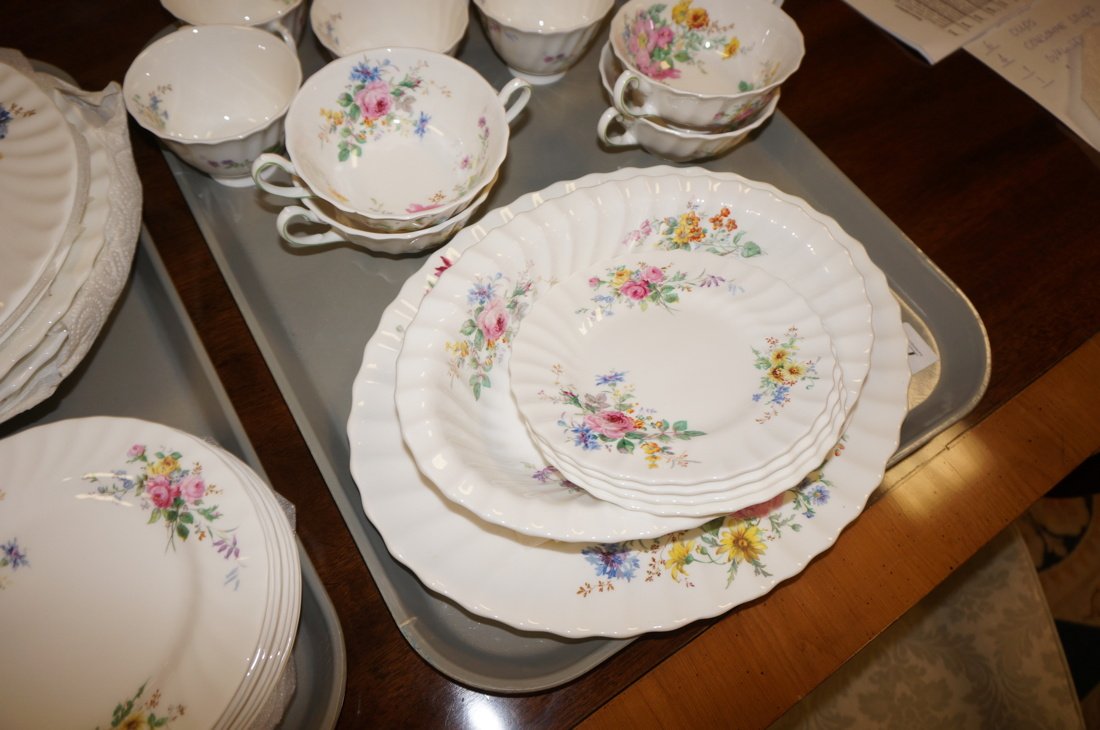 40pc ROYAL DOULTON Dinner Service. "ARCADIA". Flo (1 of 5)