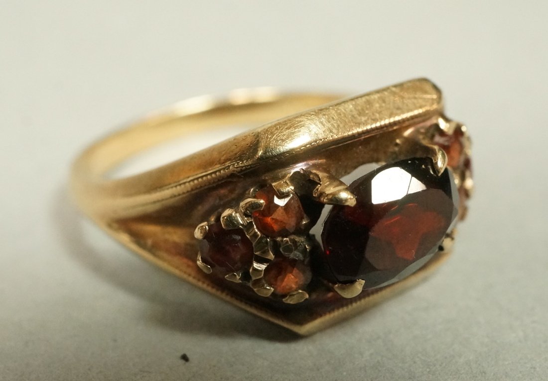 10K Gold & Garnet Ring. One large central garnet (1 of 5)