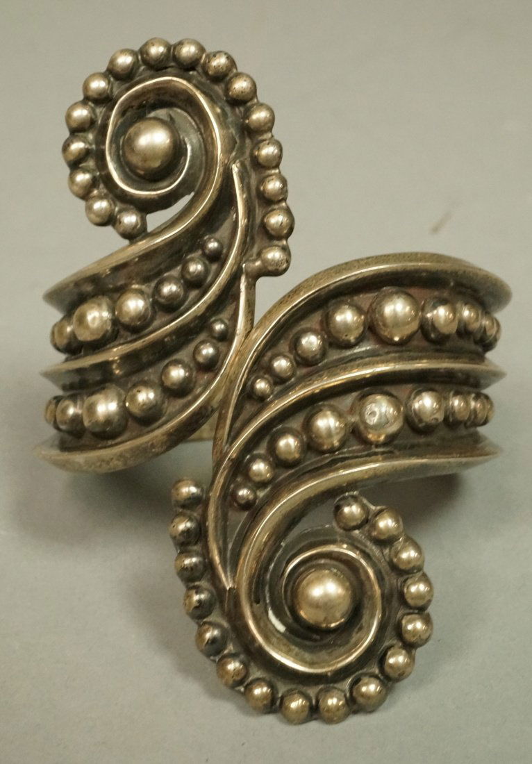 Sterling Vintage Mexican Crossover Cuff Bracelet. (1 of 5)