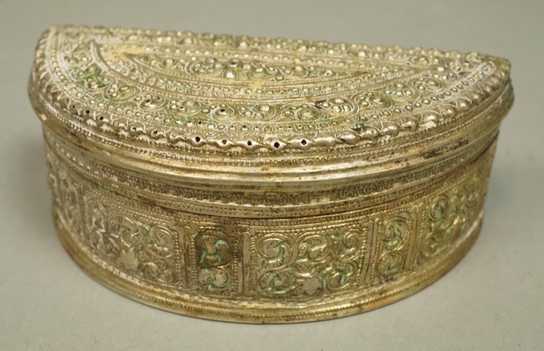 Silver Semi Circle hinged lid box. Marked.: Silver Semi Circle hinged lid box. Marked. -- Dimensions: H: 1.75 inches: W: 4 inches: D: 2 inches --- US Shipping charge: $10