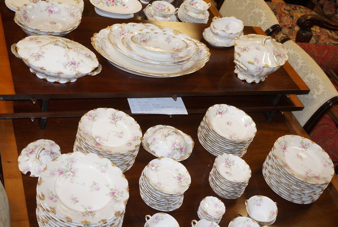 Large Set Antique Dinnerware. Theo HAVILAND Limog (1 of 8)