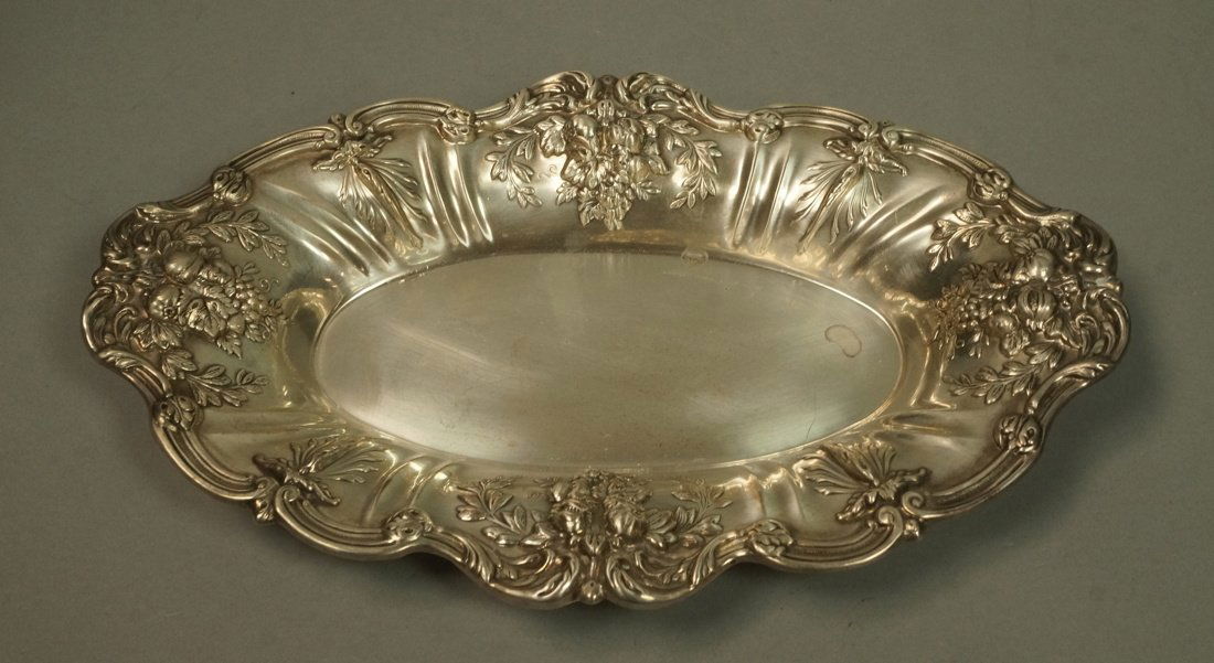 REED & BARTON Sterling FRANCIS I Low Bowl. Fancy: REED & BARTON Sterling FRANCIS I Low Bowl. Fancy repousse floral & fruit rim. Marked: X568. -- Dimensions: H: 1.5 inches: W: 11.75 inches: D: 7.5 inches--- Weight: 13.84 Troy ozs. ---- --- US Shipping
