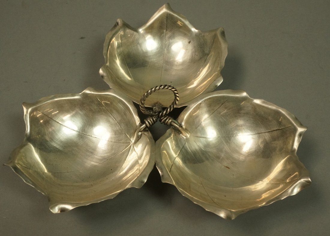 BLACK STARR & GORHAM Sterling 3 leaf bonbon dish. (1 of 4)