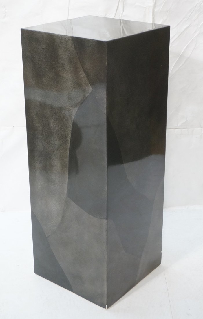 Lacquered display pedestal. Tall square column in (1 of 6)