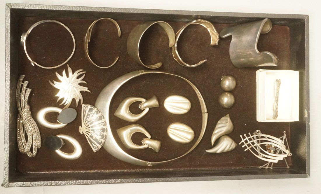 Large Lot Sterling Vintage Jewelry. 16pcs. Four C: Large Lot Sterling Vintage Jewelry. 16pcs. Four Cuff bracelets. One neck collar. Lots of Mexico Mexican Jewelry. -- Dimensions: --- Weight: 14.01 Troy ozs. ---- --- US Shipping charge: $10