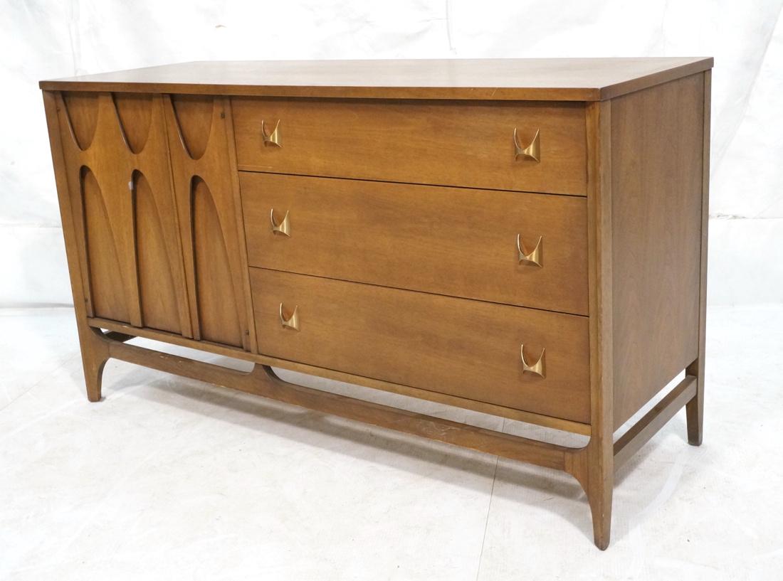 Brasilia by BROYHILL Credenza. Sculptural door el (1 of 8)