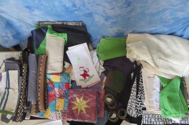 Large Lot of Table Linens (1 of 6)