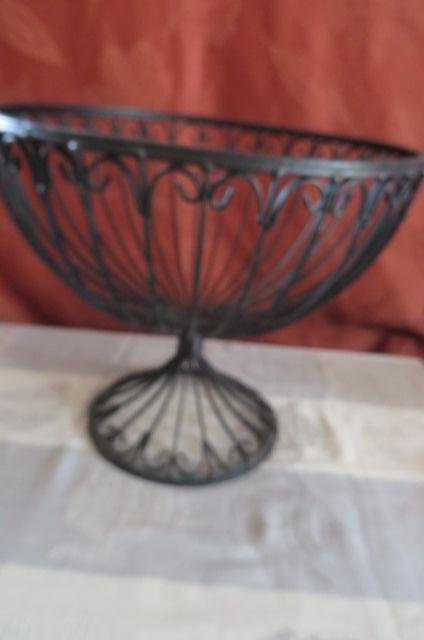 Metal Fruit basket (1 of 2)