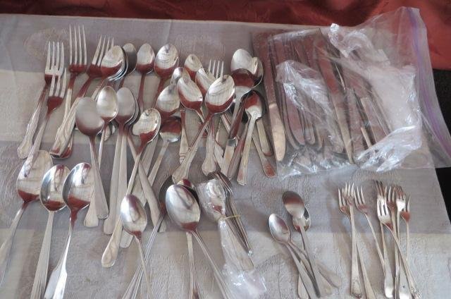silverware: lot of silverware forks, spoons, and butter knifes