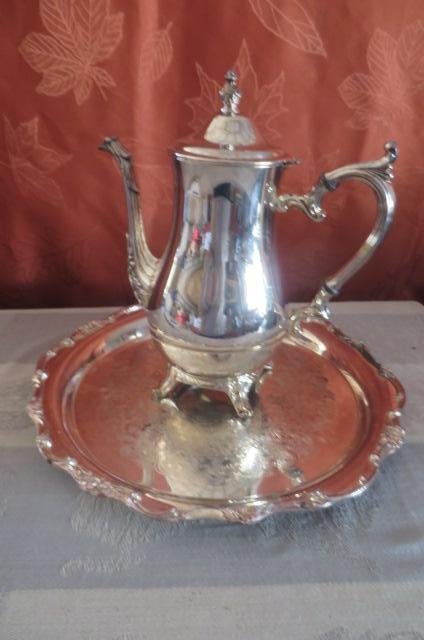 Wm Rogers tea pot and tray (1 of 8)