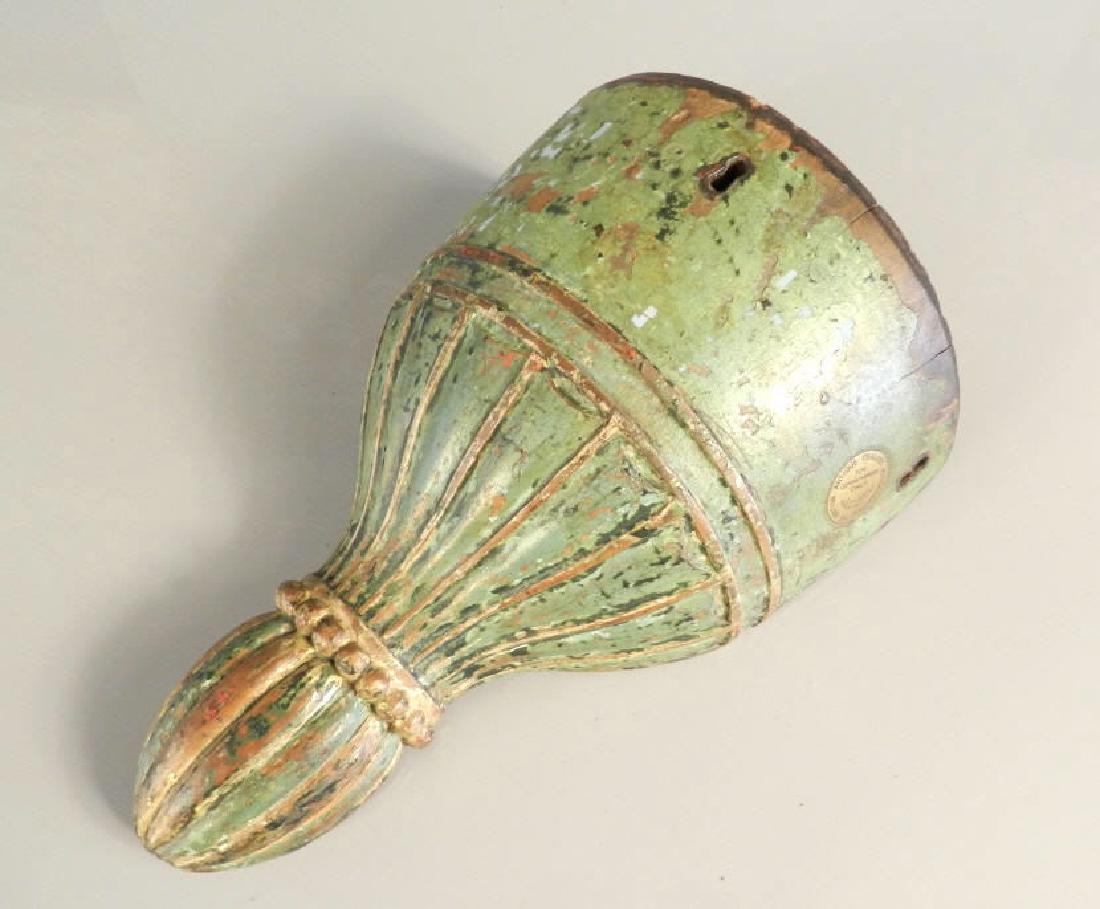 Early 18th Century Wooden Wall Pocket: An early 18th C. English wooden wall pocket, traces of original green paint, lacks cover, "British Antique Dealers' Association" label, 9 3/4" high. Une pochette murale de bois anglaise, début 18e si