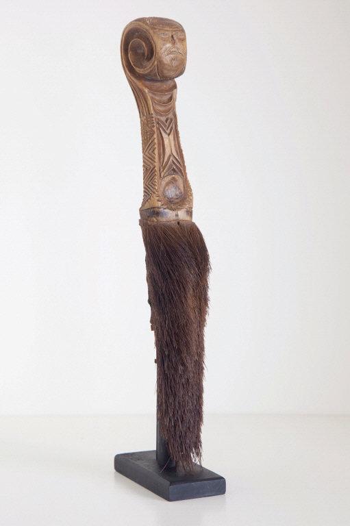 18TH CENTURY NATIVE CARVED BRUSH / BROSSE, QUÉBEC (1 of 4)