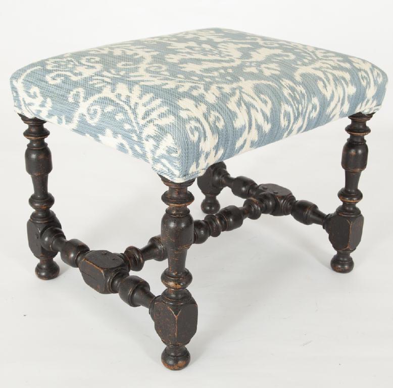LOUIS XIII FOOTSTOOL / APPUI-PIEDS QUEBEC, C.1730 (1 of 2)
