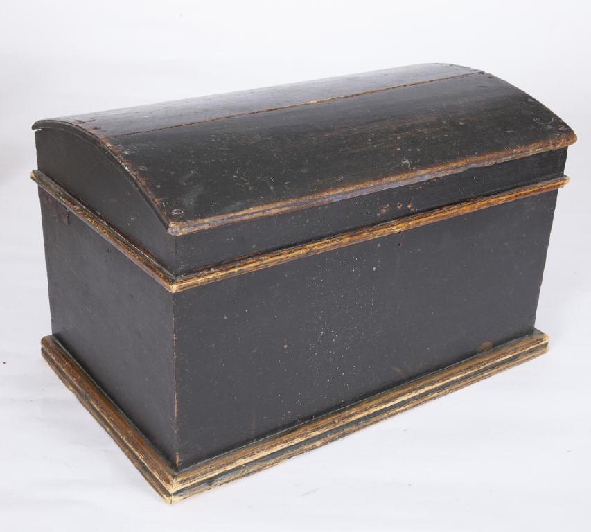 SMALL DARK BLUE BOMBÉ STORAGE BOX / PETIT COFFRE (1 of 3)