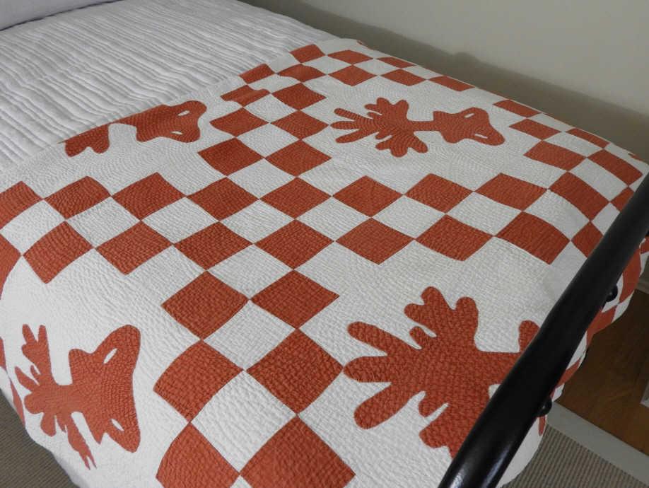 RED & WHITE APPLIQUE QUILT / COURTE-POINTE (1 of 2)
