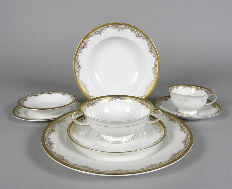 ROSENTHAL AIDA PATTERN TABLEWARE: A part-dinner service of Rosenthal porcelain, 'Aida' pattern no. 5152 (discontinued, 1964), decorated with gilt edged rims and consisting of 32 dinner plates, 41 salad / dessert plates, 15 bouillon cu