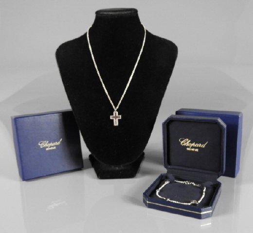 Happy Diamonds Gold Pendant & Gold Bracelet (1 of 7)