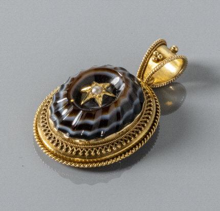 Antique 15kt Gold Sardonyx Mourning Pendant (1 of 7)