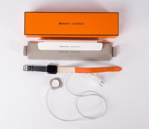 Apple Series 4 Wrist Watch for Hermès (1 of 11)