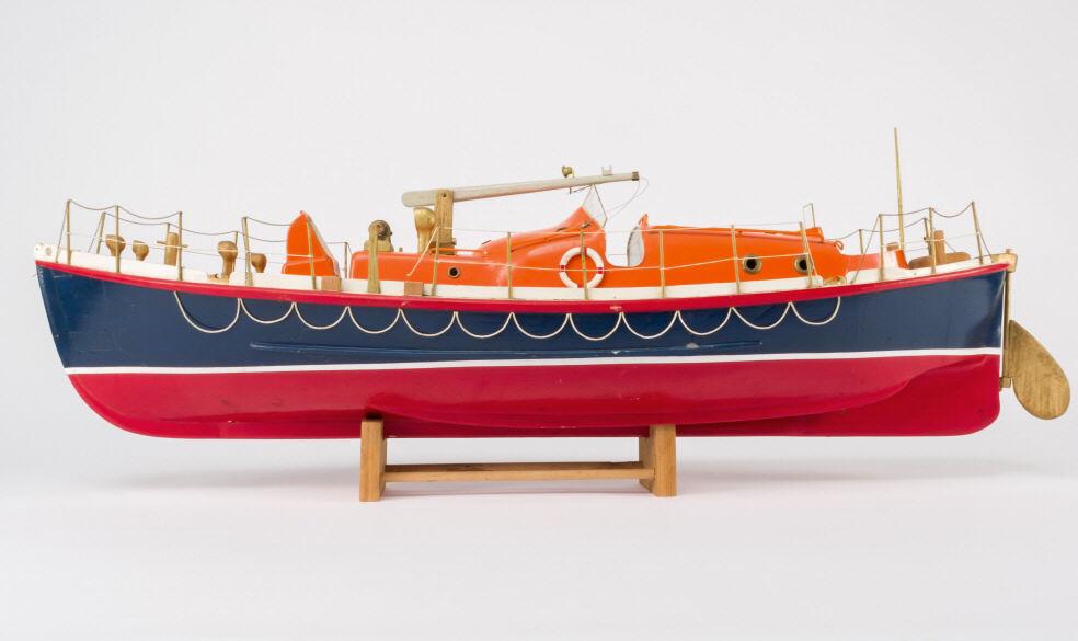 Wooden Scale Model of a British Lifeboat (1 of 17)