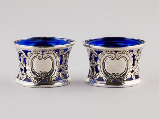 Pair Of Edwardian Irish Sterling Silver Salts (1 of 10)