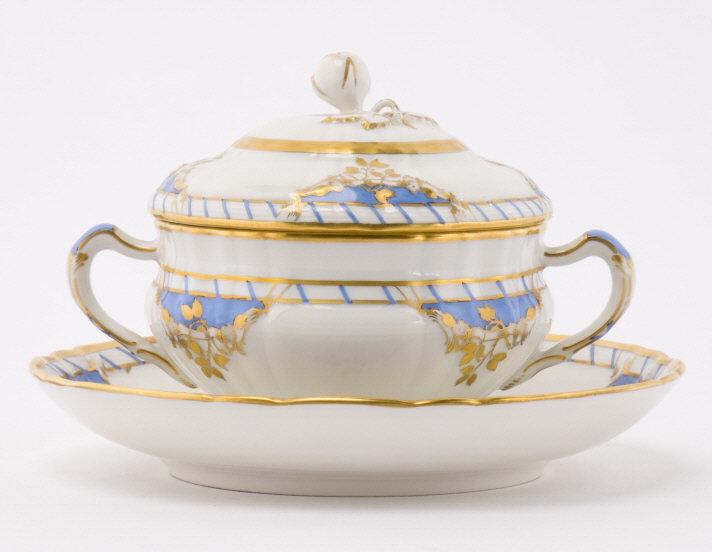 KPM Porcelain Écuelle & Saucer (1 of 12)