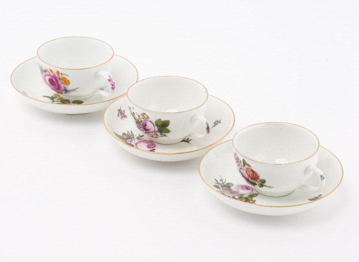 Meissen Porcelain Tea Cups & Saucers (1 of 13)