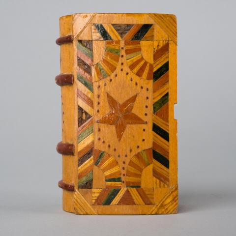 Spruce Gum Box with Marquetry Star (1 of 10)