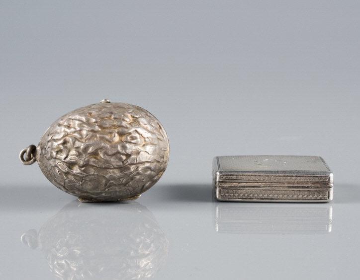 Objets De Vertu, Silver Vinaigrette & Case (1 of 13)