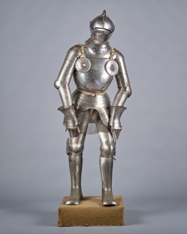 16TH C. SUIT OF ARMOUR (1 of 11)