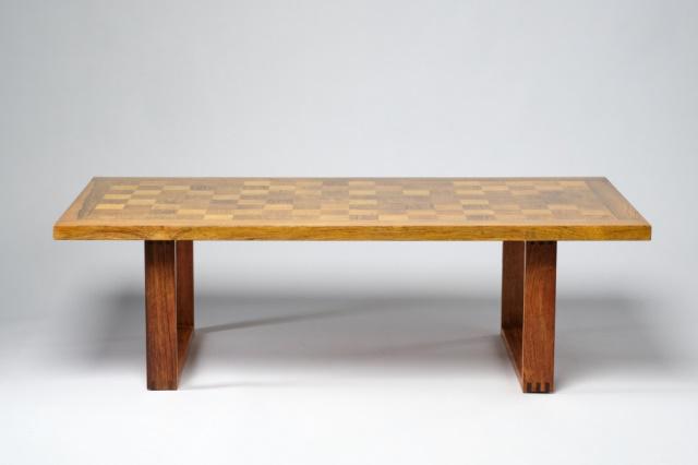 TABLE BY ARNE VODDER FOR FRANCE & SON: A mid 20th century modern parquetry coffee table by Arne Vodder for France & Son, Denmark, circa 1970, the rectangular parquetry oak top raised on flattened hardwood supports, the underside bearing fa