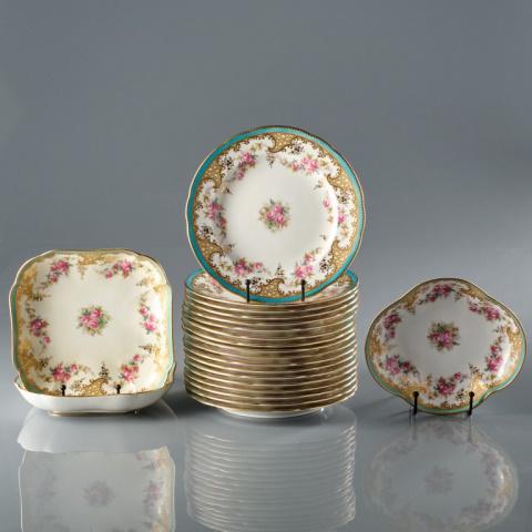 SPODE PORCELAIN: Spode Copelands China, England porcelain consisting of eighteen dinner plates (9 1/2 inches dia.), 2 square bowls (8 1/2 inches dia.), along with another oblong serving bowl ( 8 1/2 inches dia.), each