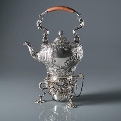GEORGE V STERLING SILVER TEAPOT ON STAND (1 of 13)