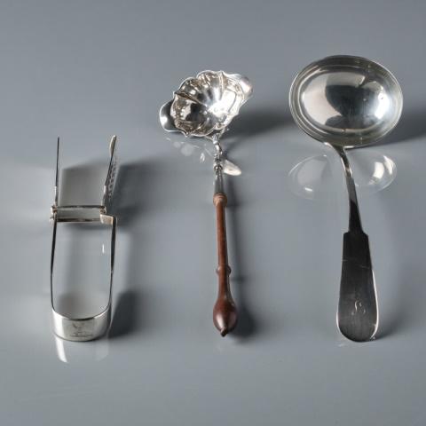 THREE BRITISH STERLING SILVER SERVING PIECES (1 of 10)