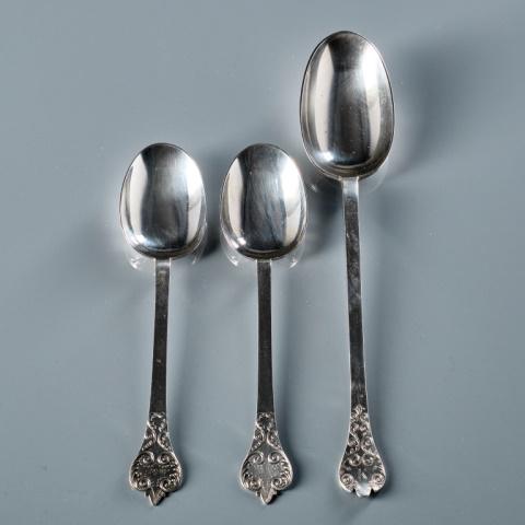 THREE LACE BACK SILVER TREFID SPOONS (1 of 7)